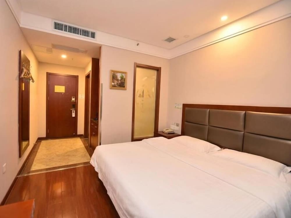 GreenTree Inn HeFei HuangShan Road DaXiDi 1912 Express Hotel 17/57