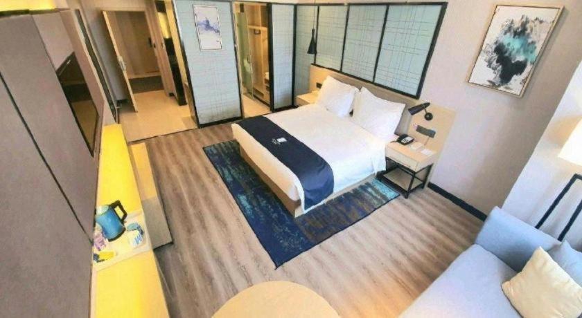 Echarm Hotel Yingshang Wuzhou Wanhui Square 16/50