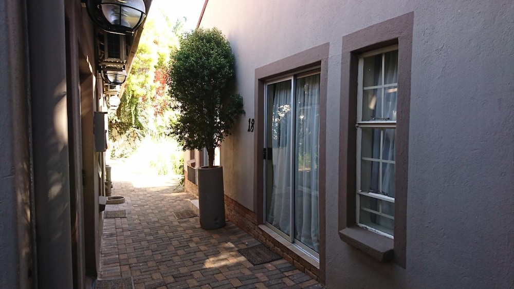 Country Blue Luxury Guest House 5/44