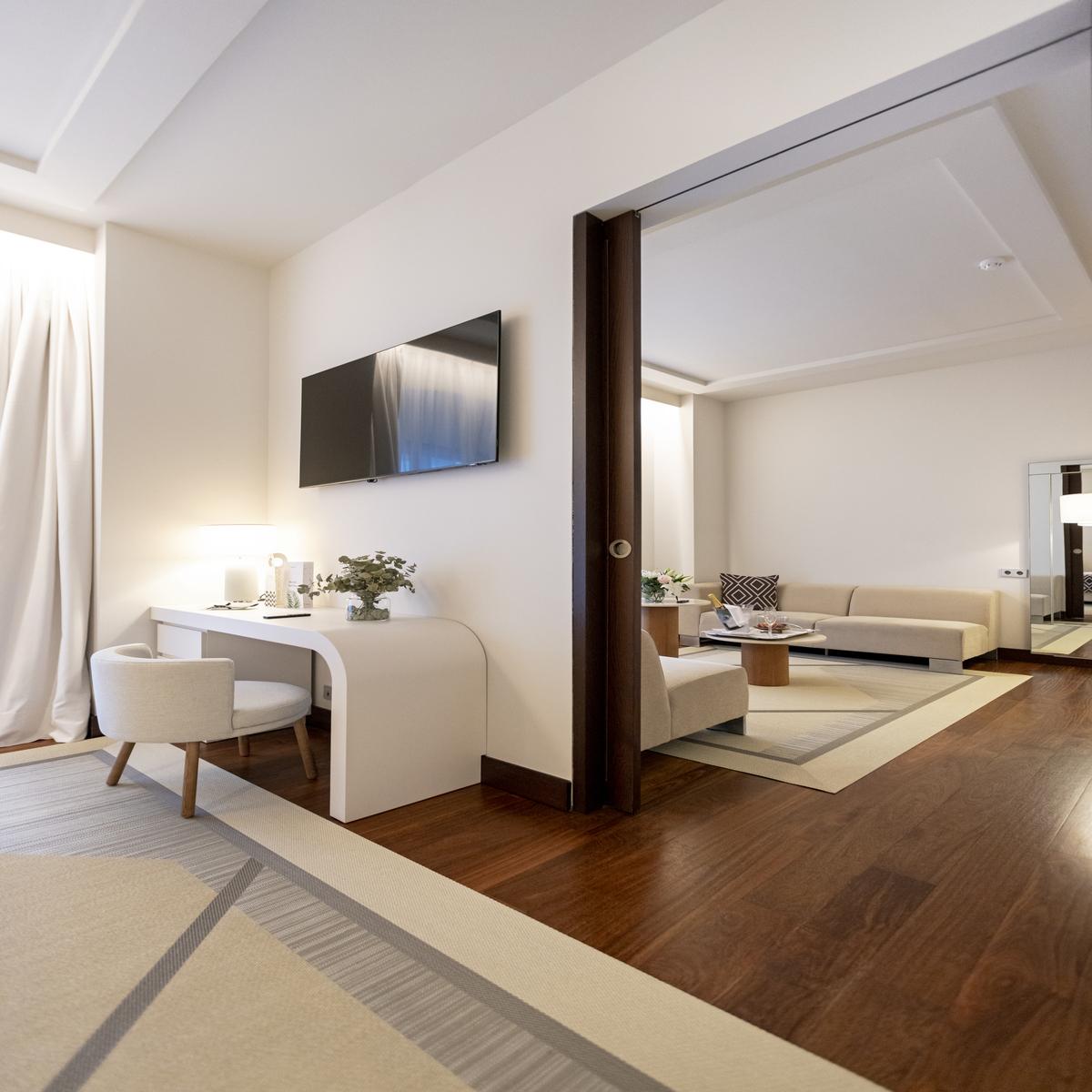 Junior Suite, Double Bed, French Balcony