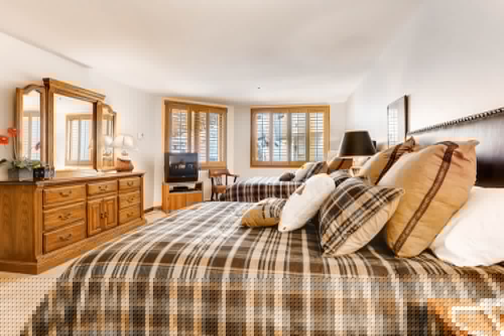 Kiva Lodge By East West 26/72