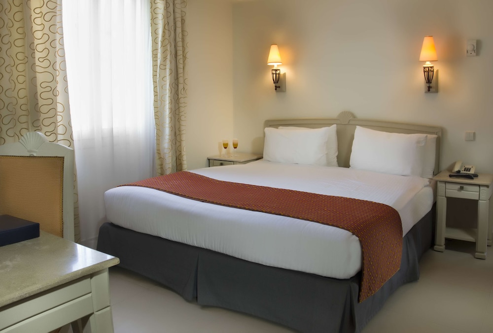 2 BEDROOMS, FAMILY SUITE
