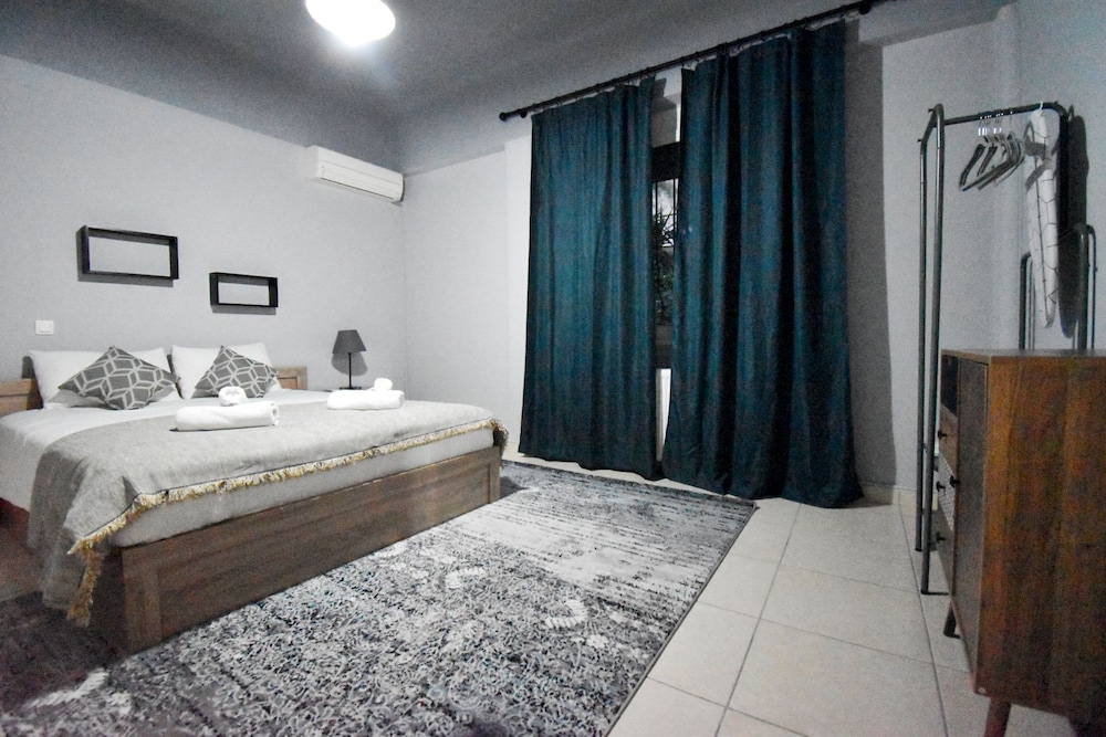 Design, Rock, Apartment, Single Bed, 2 Queen Beds, Sofa