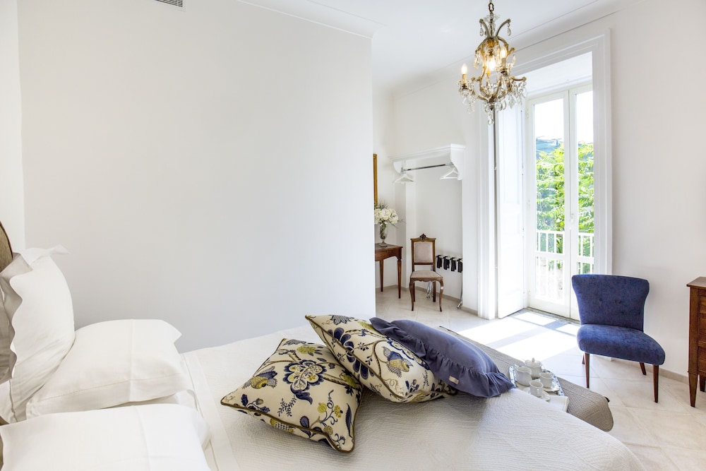 Palazzo Cacace 33/50