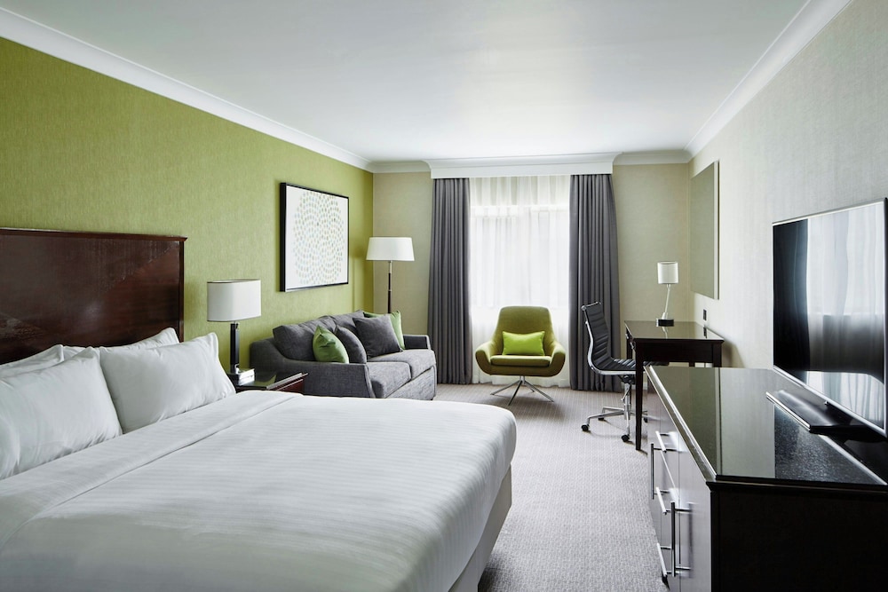 غرفة ديلوكس بسرير كينج مع أريكة، Delta Hotels by Marriott Manchester Airport 2/8