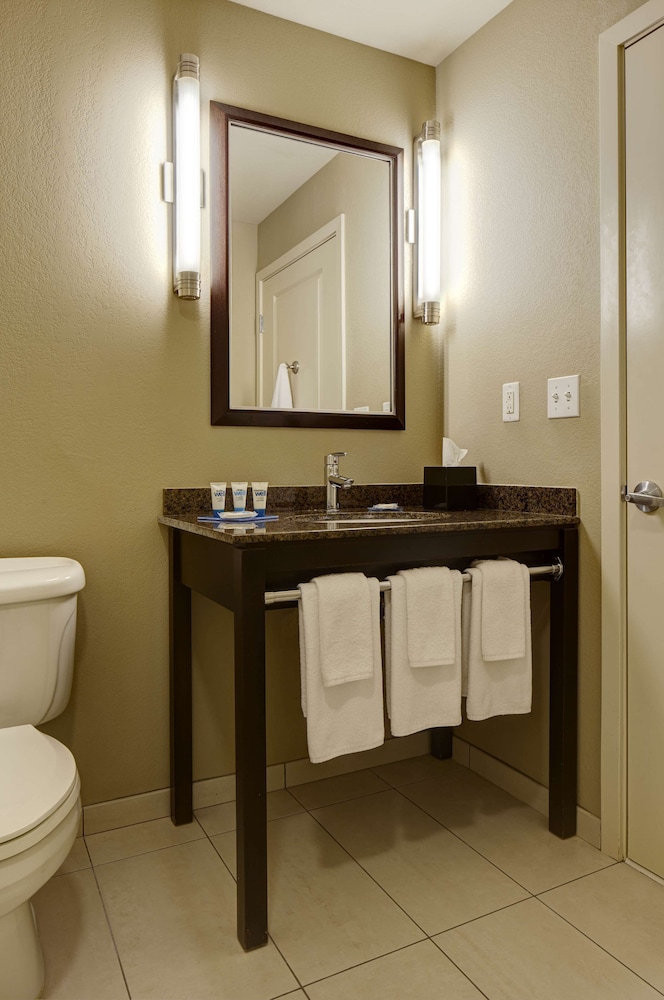 Hyatt House Seattle/Redmond 70/70