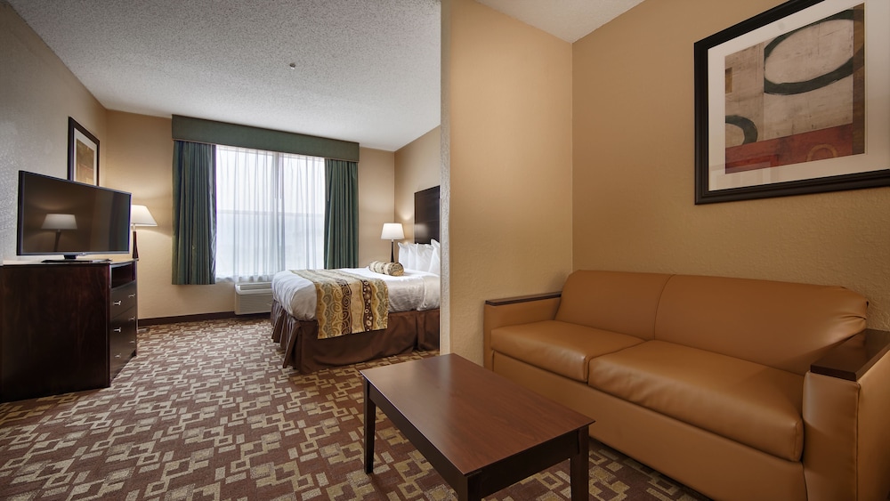 Best Western Plus Hobby Airport Inn and Suites 32/58