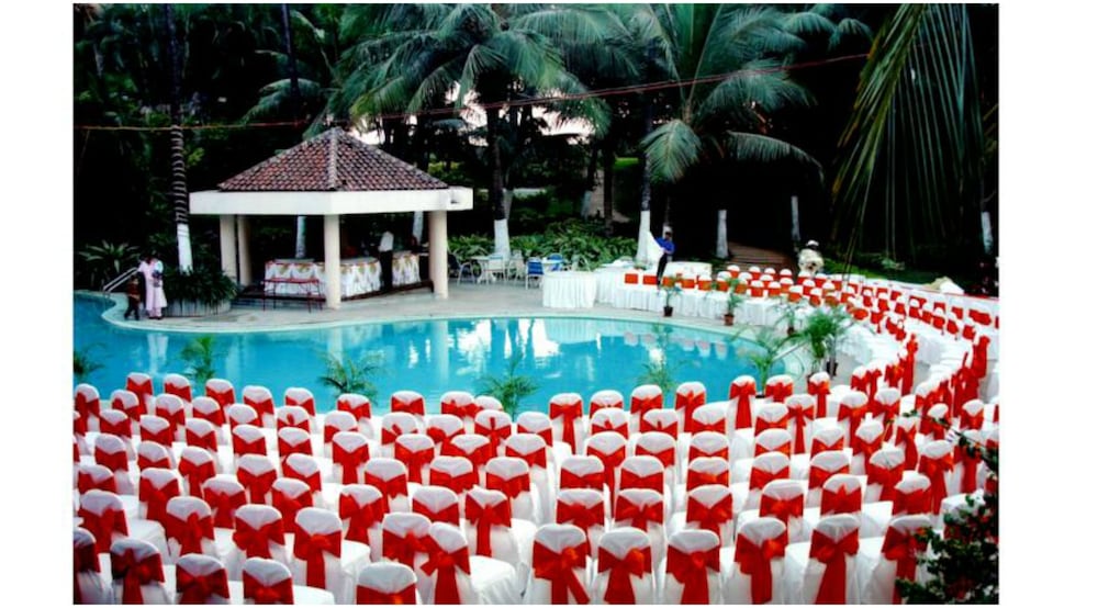 The Retreat Hotel And Convention Centre 5/50