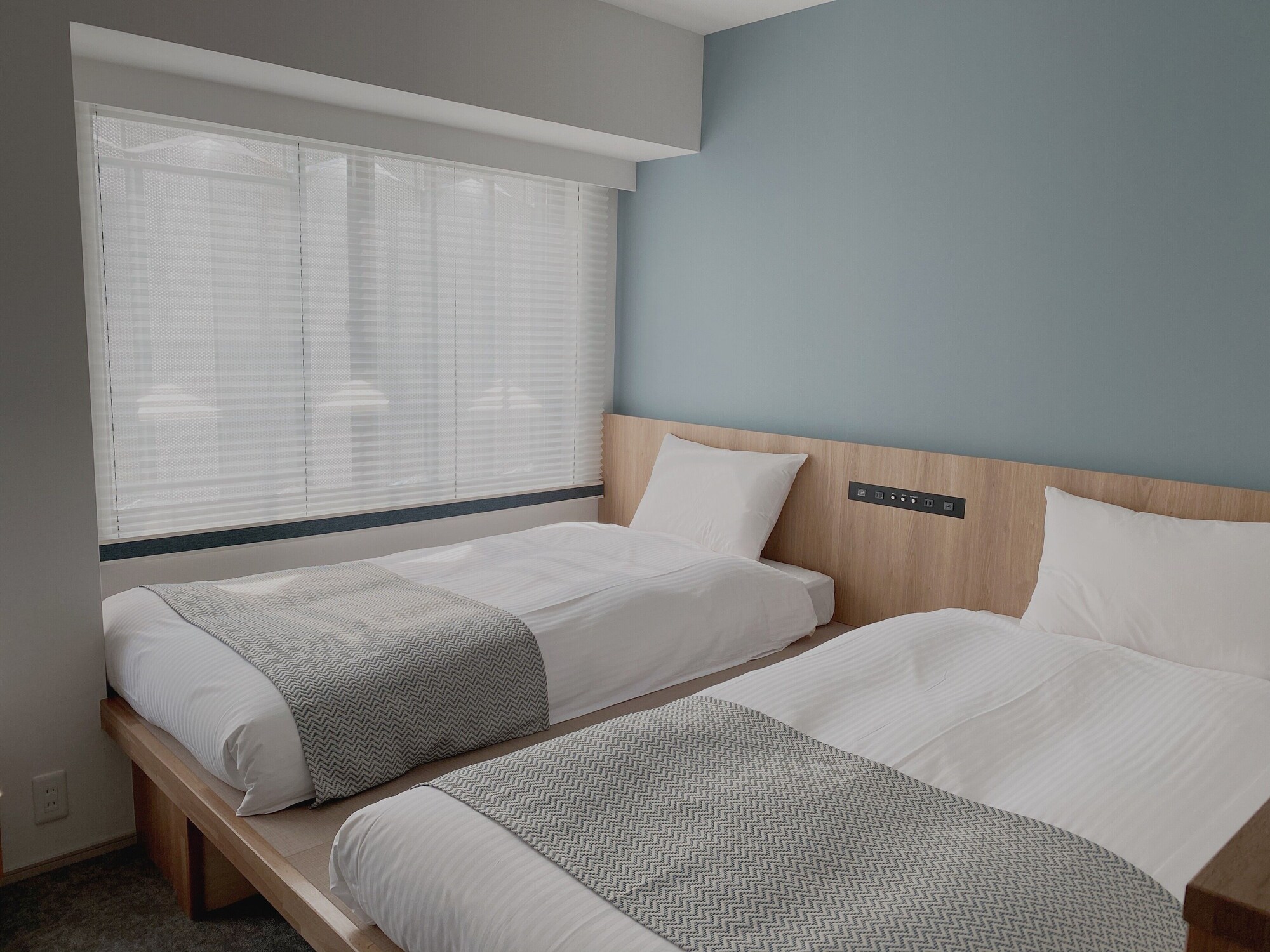 ROOM, QUADRUPLE