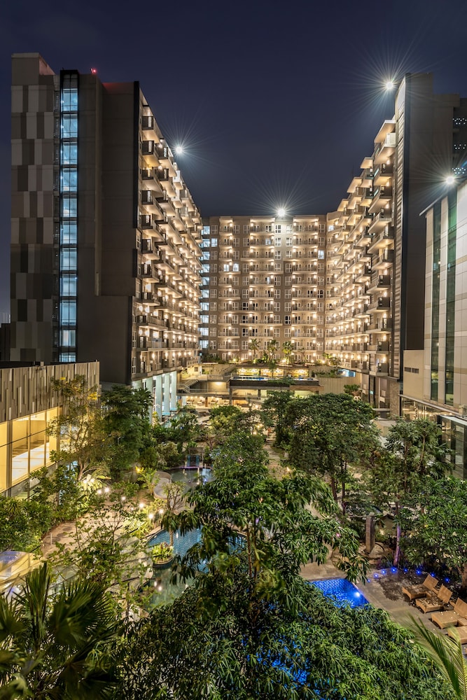 Grande Valore Hotel and Serviced Apartment (ex Oakwood Residence Cikarang) 66/68
