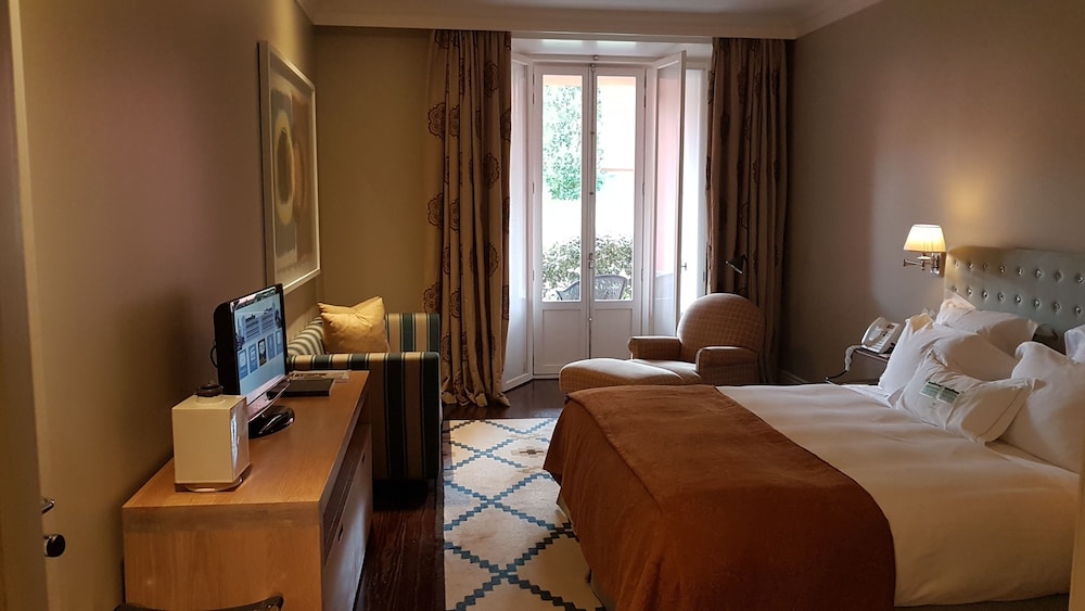 Garden, King Bed