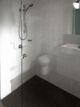 2 Bedrooms, Apartment, Partial View