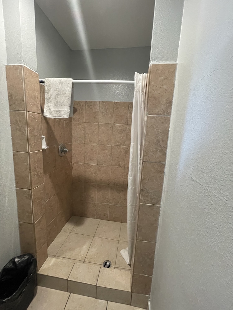 SOFI MOTEL 19/20