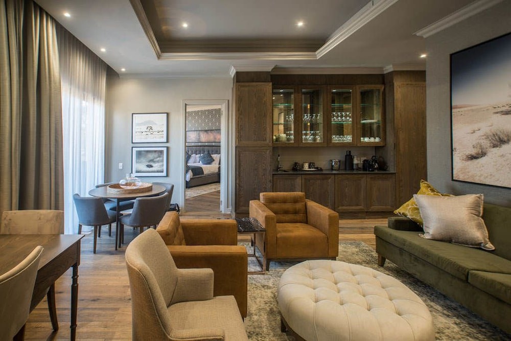 Mayfair Hotel 24/47