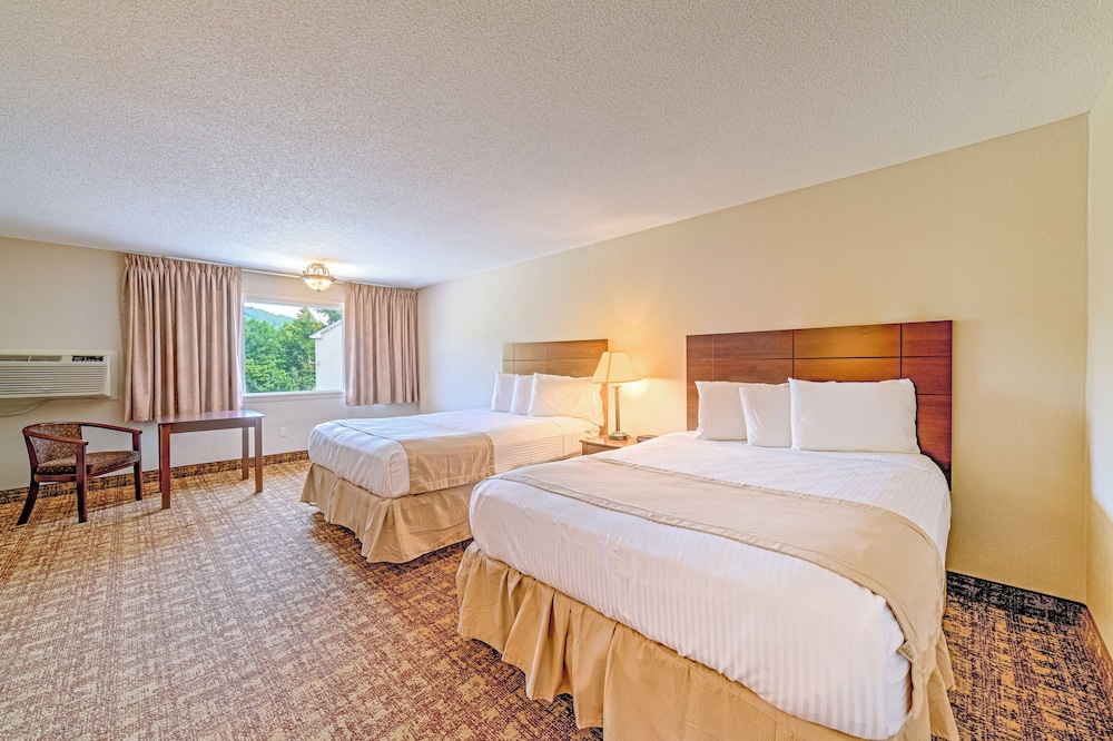 Town and Country Inn and Resort 7/50