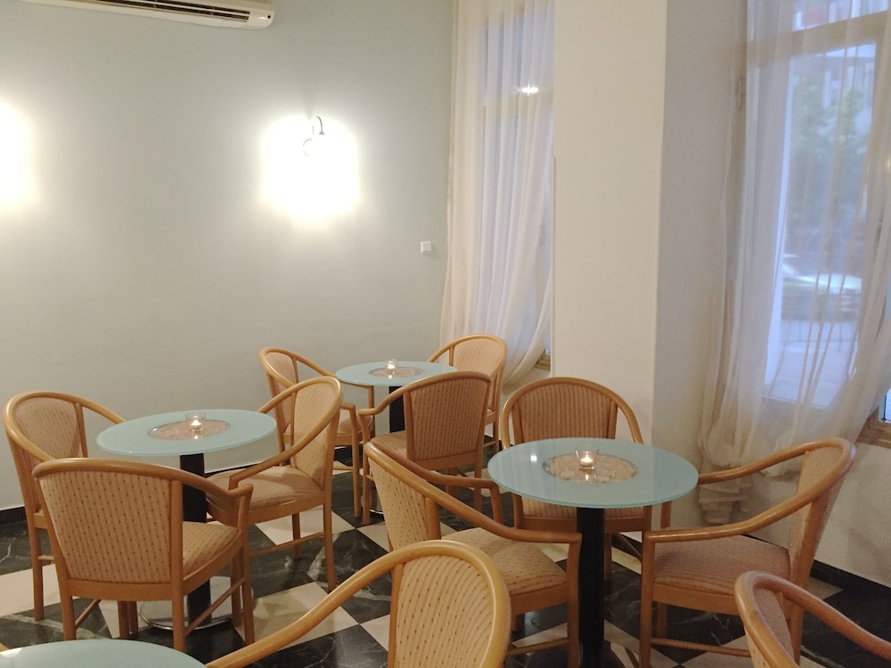 Ares Athens Hotel 50/52