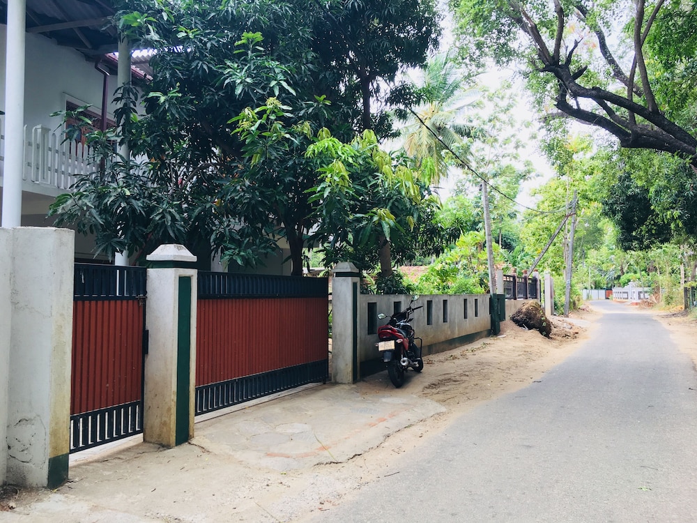 Sudu Neluma Home Stay 20/34