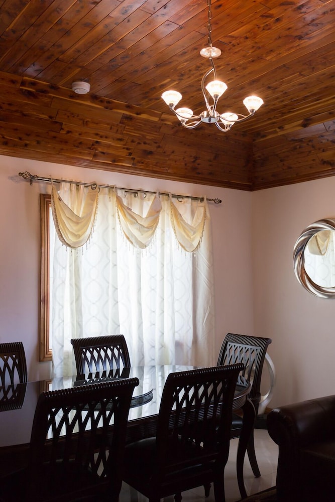 New Kingston Guest Apt At Fairway 12/24