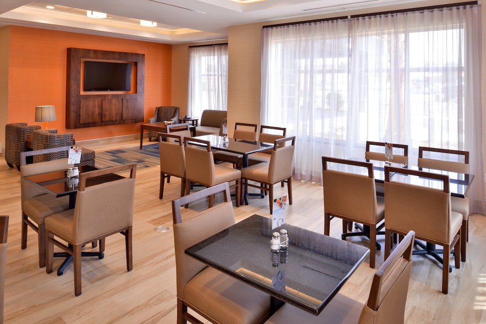 Holiday Inn Express Amp Suitesloma Linda San Bernardino S 53/63