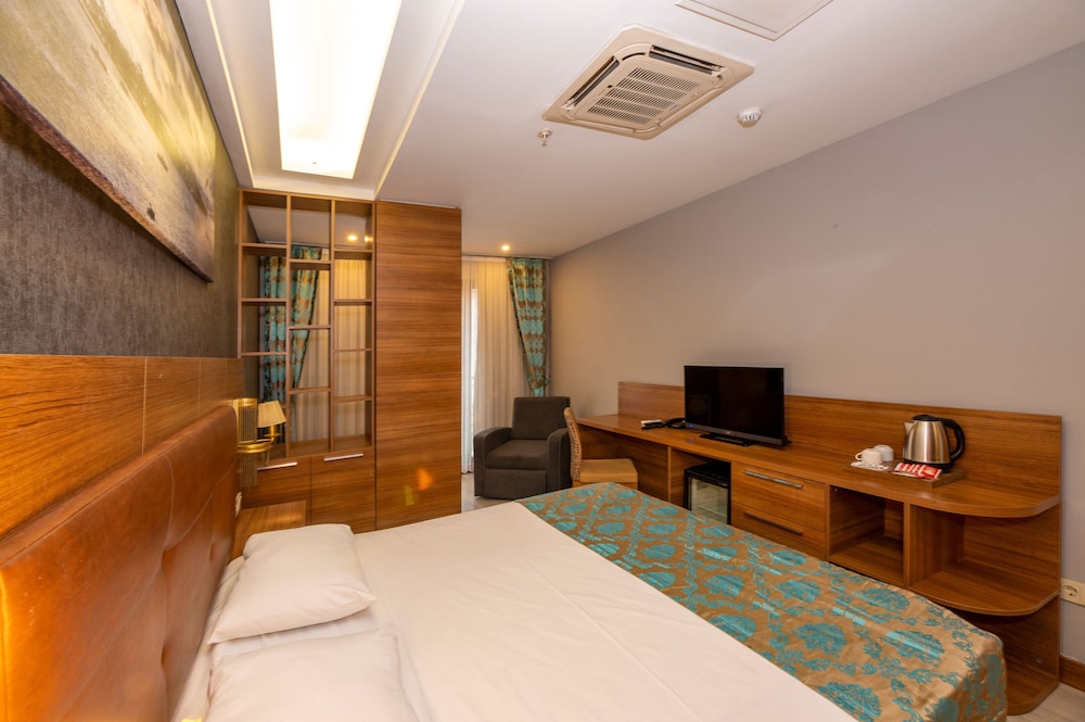 Grand Palace Hotel 13/50