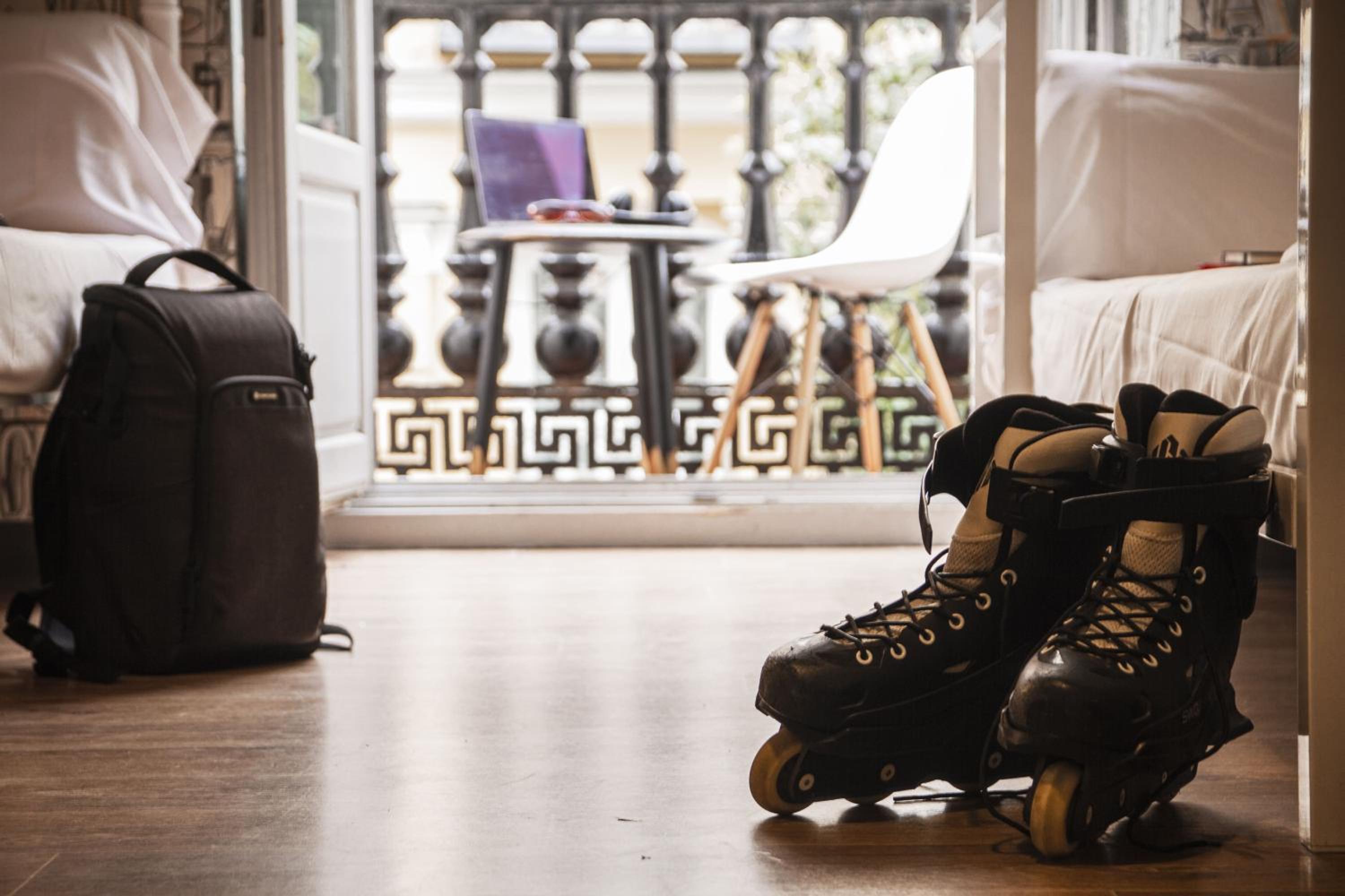 سكن مشترك مختلط بستة أسرّة بحمام خاص، room00 Chueca Hostel 5/8