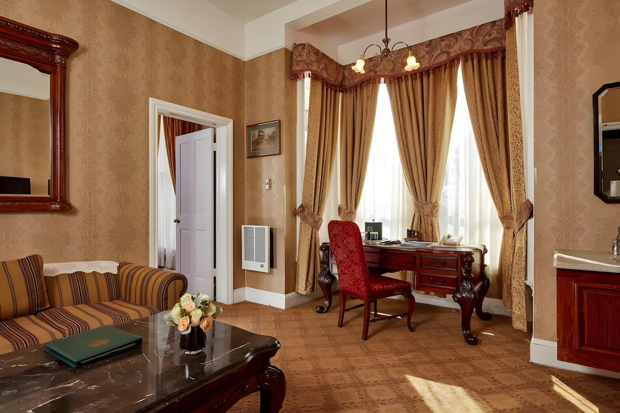 1 BEDROOM, SUITE