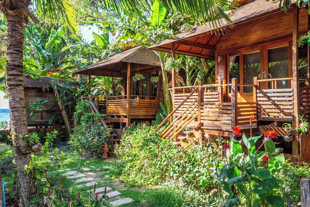 Ten Moons Lipe Resort 4/50