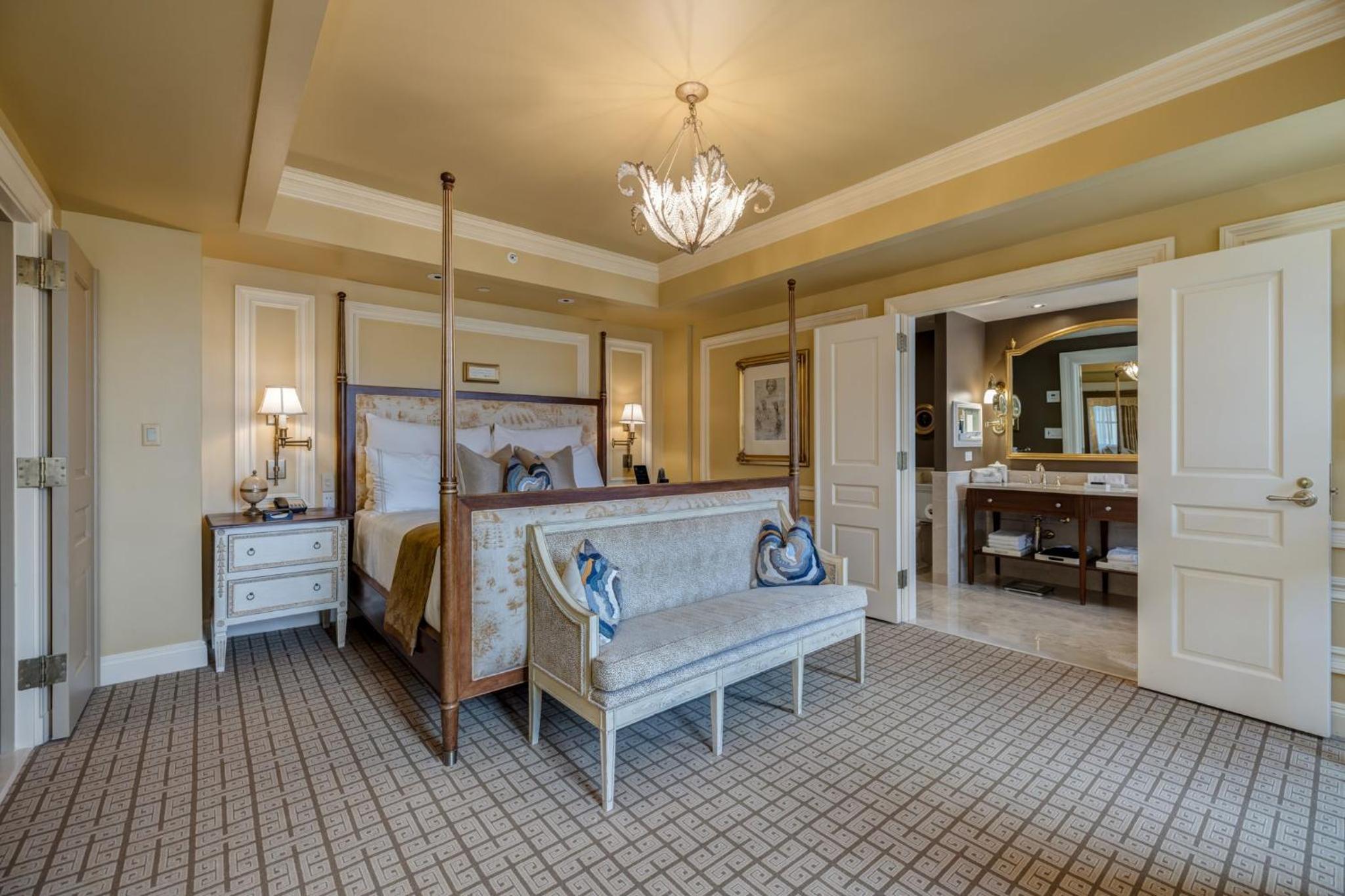 Executive, Suite