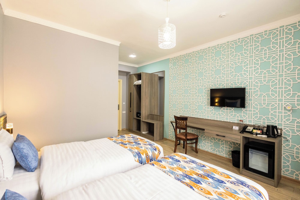 Khan Hotel 16/48