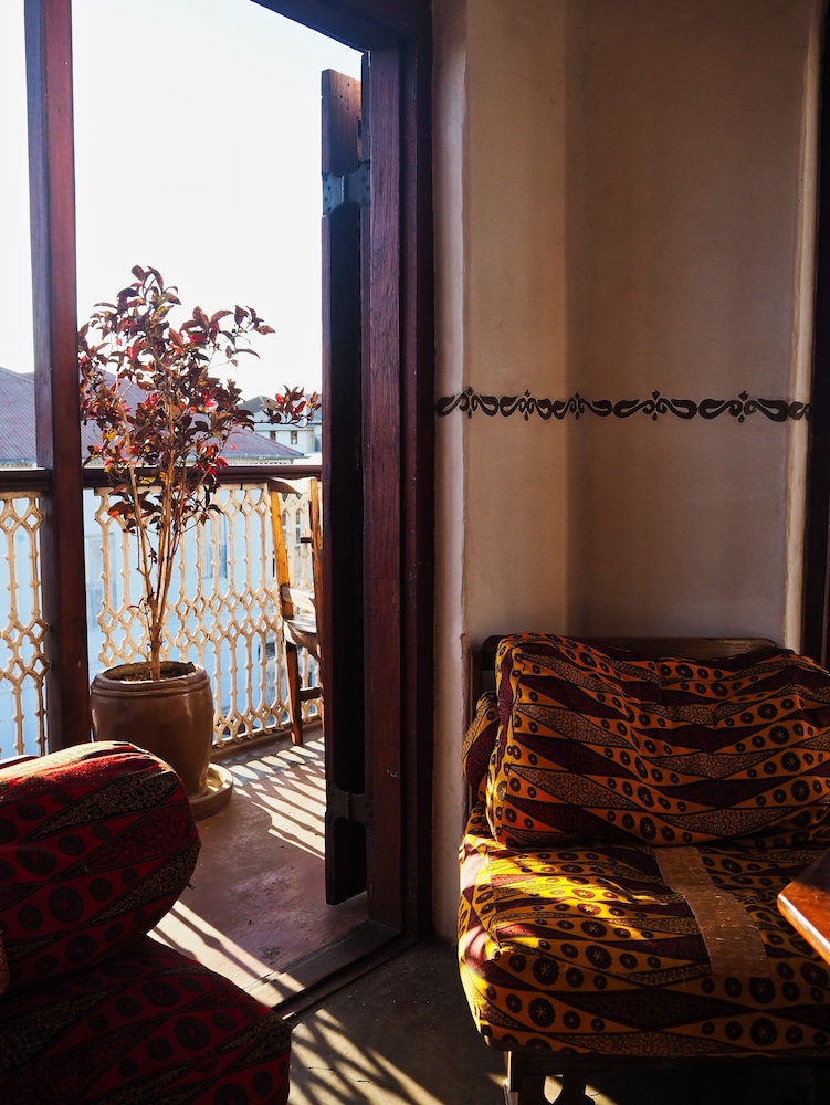 Zanzibar Coffee House 42/50