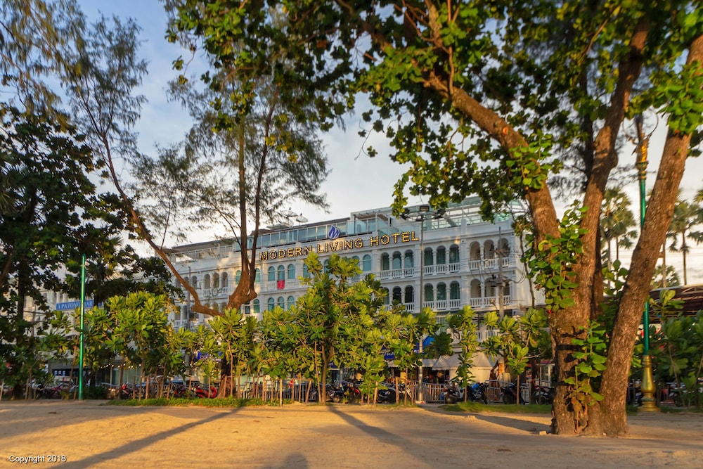 MODERN LIVING HOTEL 39/45