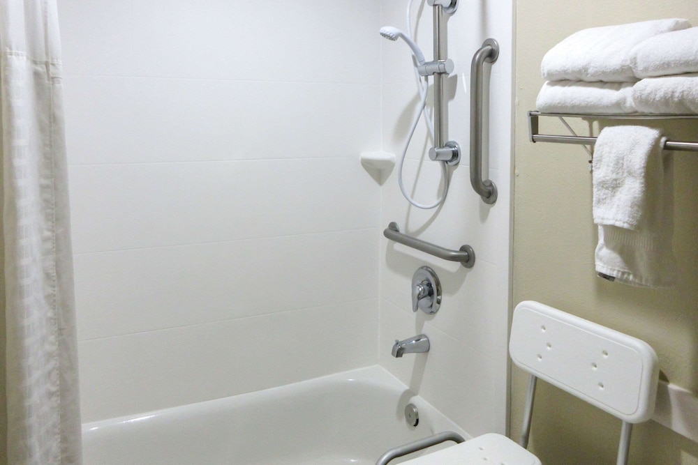 Comfort Inn Suites 32/75