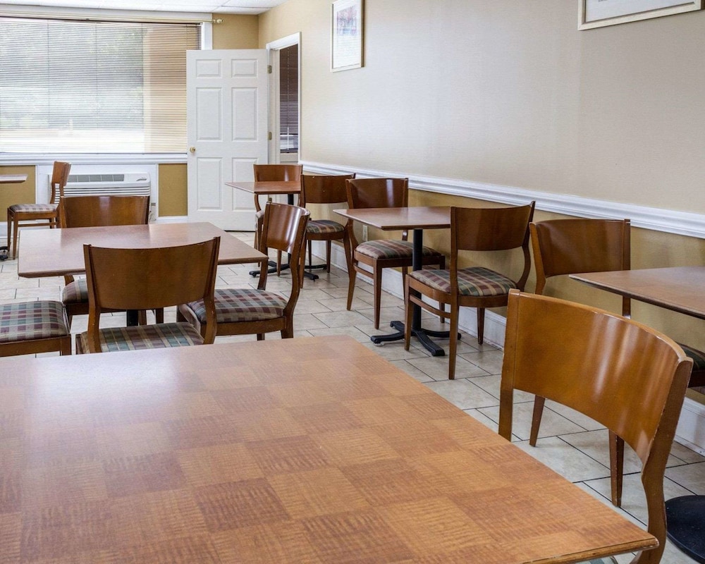 Rodeway Inn Colonial Heights I-95 25/40