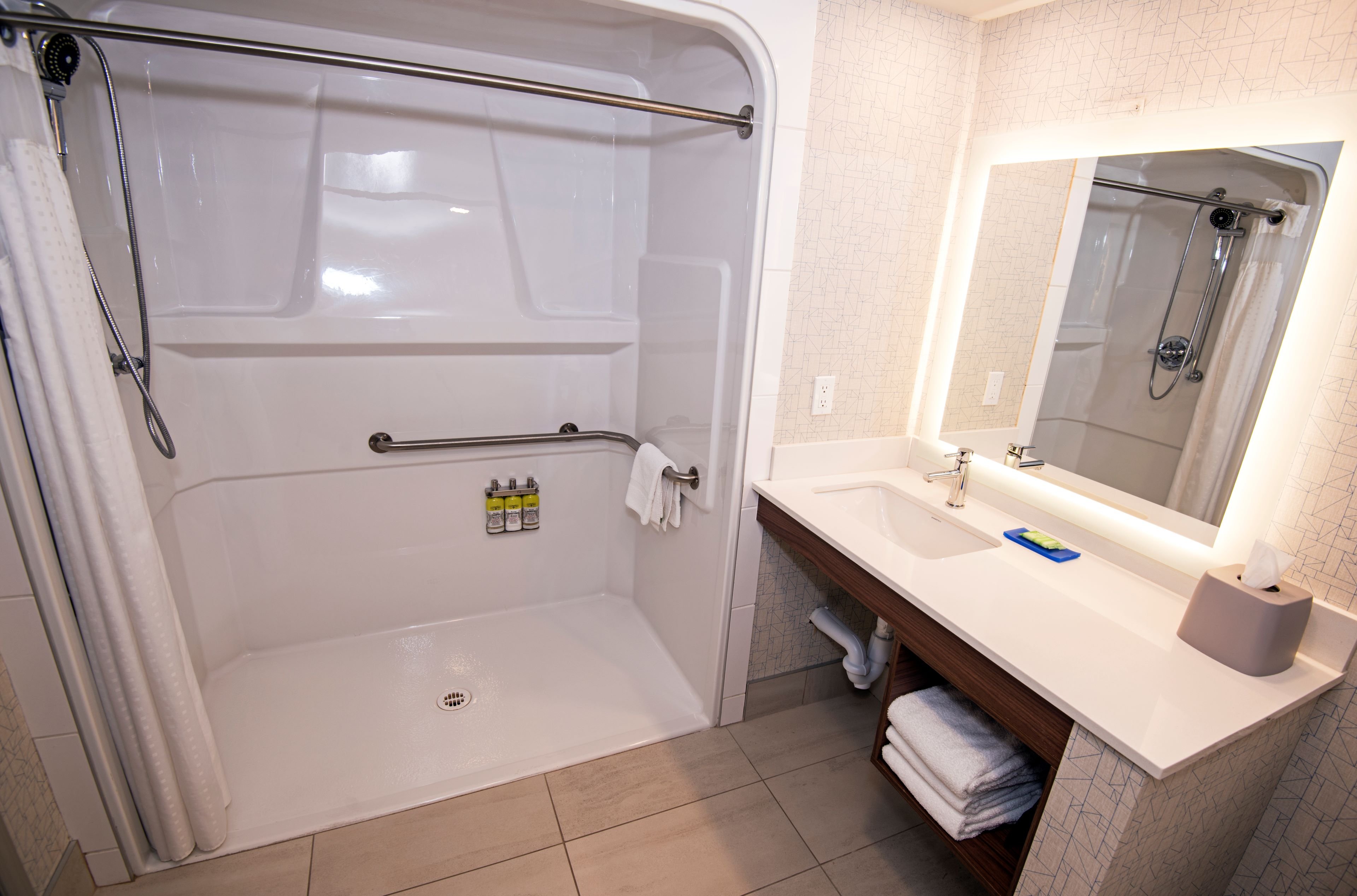 Holiday Inn Express Hotel Suites Hinton 56/57