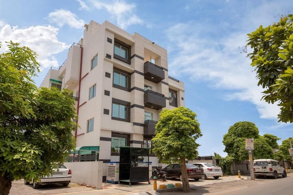 Elite Suites Mint Gomti Nagar 3/50