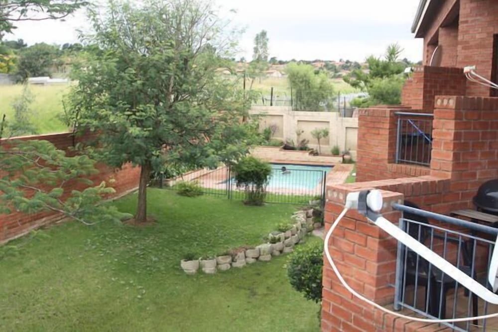 JoziStay Savannah Lodge Apartments - Honeydew 18/25