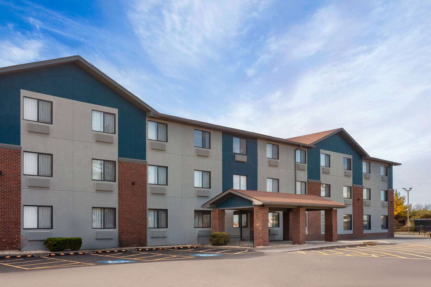Super 8 By Wyndham Romeoville Bolingbrook 5/18