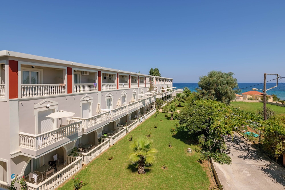 Belussi Beach Hotel & Suites 50/50
