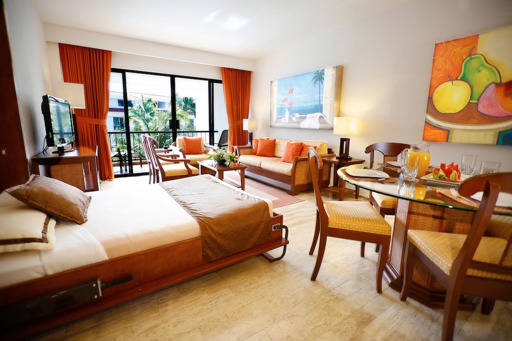 2 Bedrooms, Suite, King and Twin Beds, Murphy Bed, Ocean Front