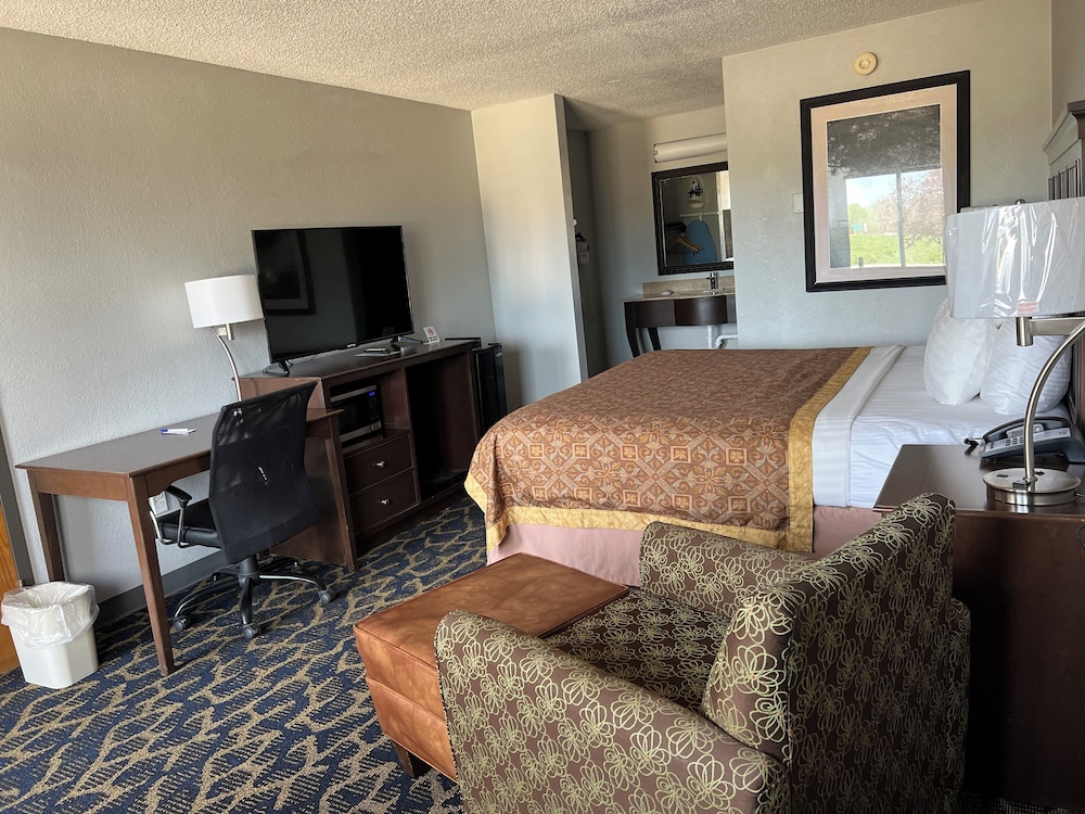 Greenstay Hotel and Suites St James 47/62