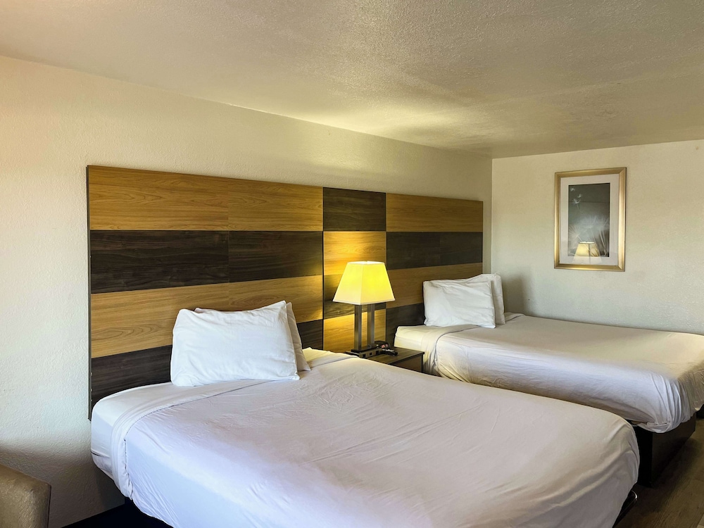 Deluxe, 2 Queen Beds
