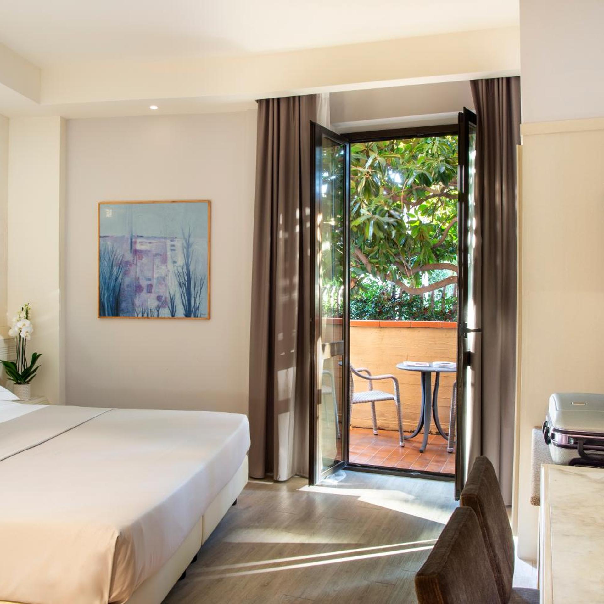 Deluxe, Double Bed