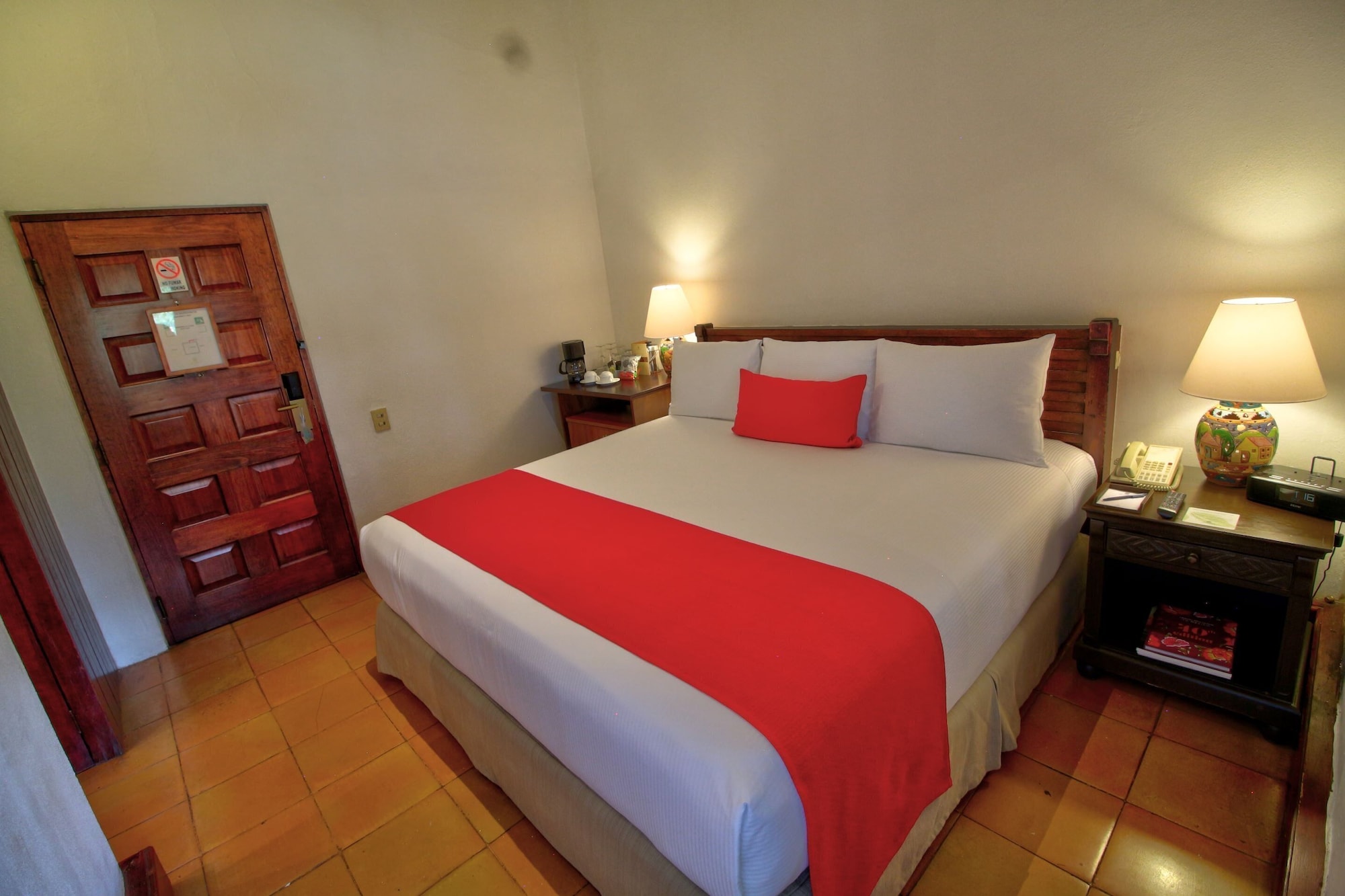 NOVICIA, KING BED