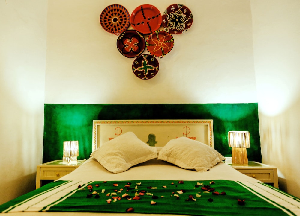 STANDARD, 2 DOUBLE BEDS