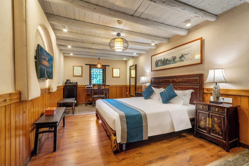 STANDARD, QUEEN BED