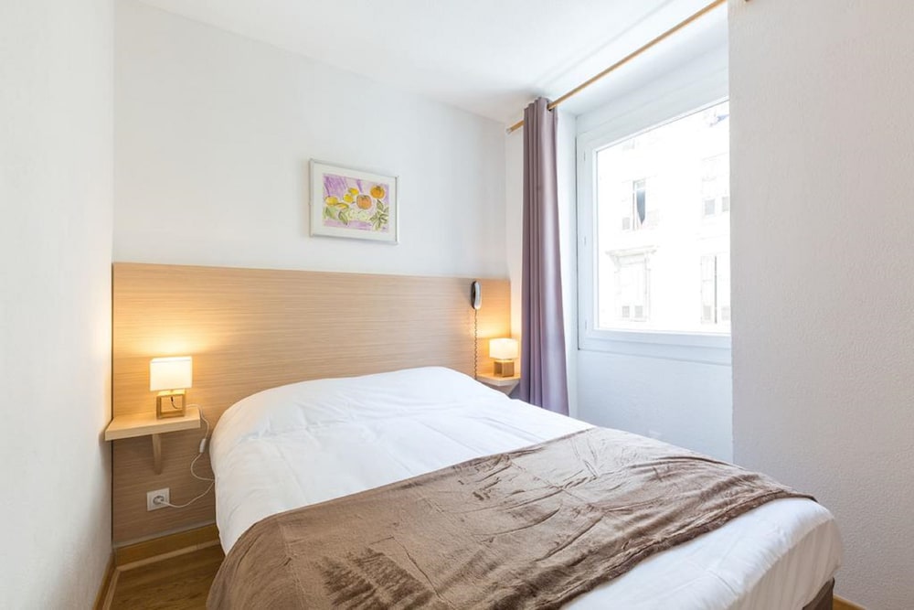 ROOM, DOUBLE BED