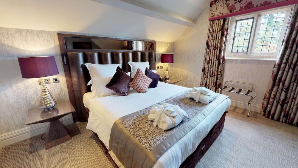 EXECUTIVE, DOUBLE OR TWIN BED