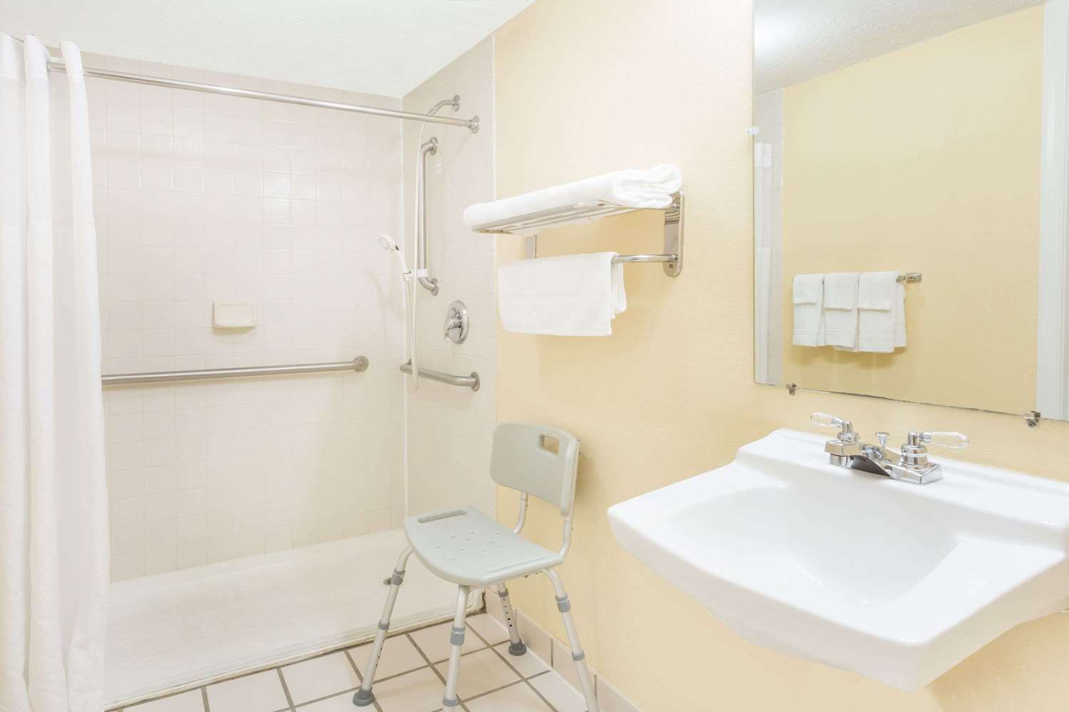 Days Inn By Wyndham Staunton South 9/10