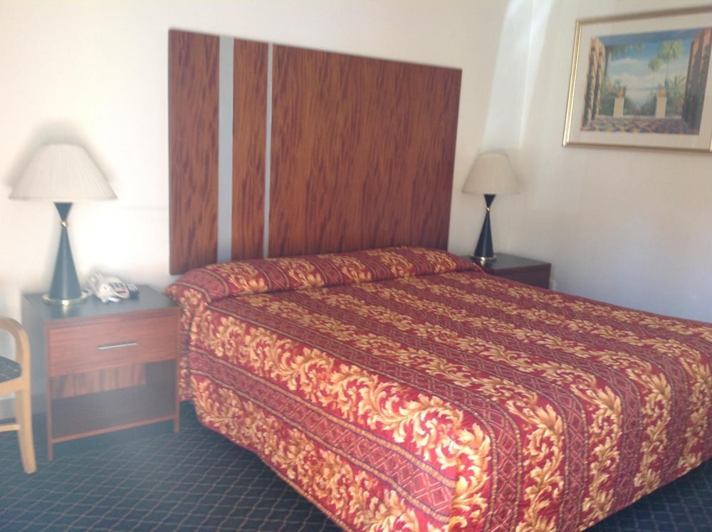 Riverside Inn & Suites 28/56
