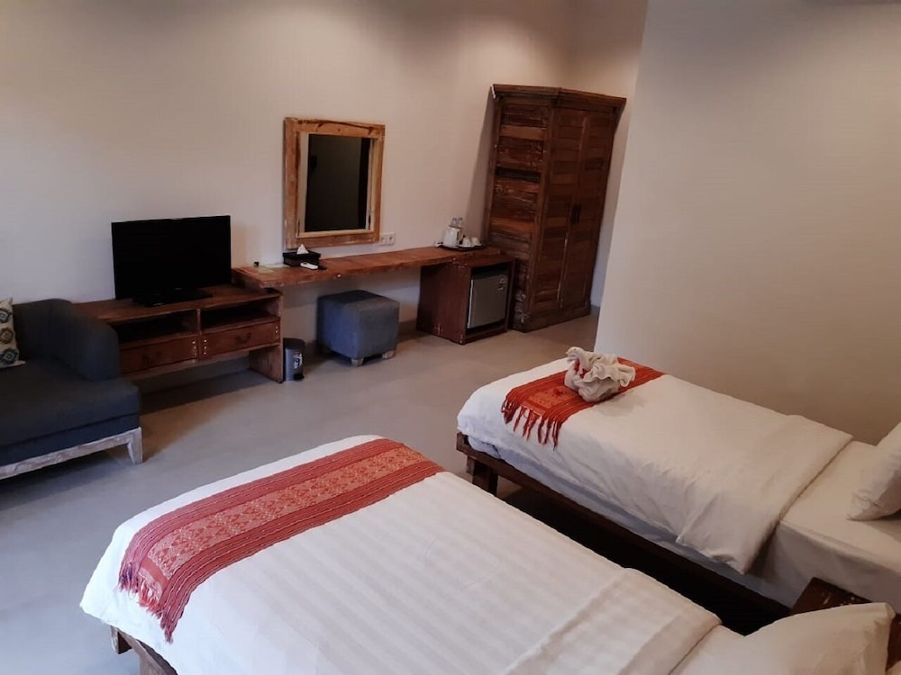 DELUXE, TWIN BEDS